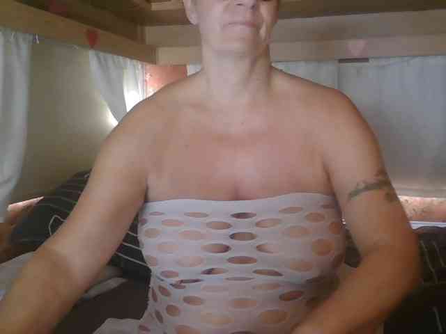 Illymaus's cam show statistics and live stream