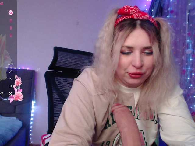 le modèle Liliya010 est en webcam porno dans un show sur le site bongacams, il possède les tags suivants: White/Caucasian,Blonde,Shaved