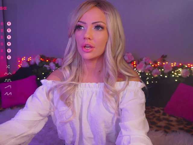 LADYCharmer's BongaCams show and profile