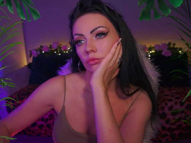 LADYCharmer live cam on BongaCams