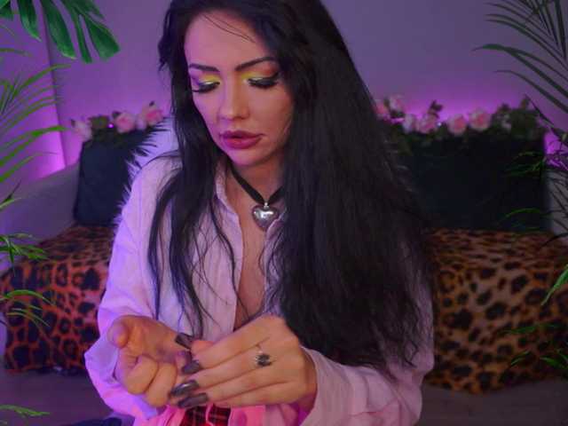 LADYCharmer live cam on BongaCams