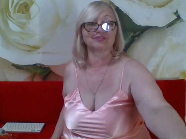 yakameliya live cam on BongaCams