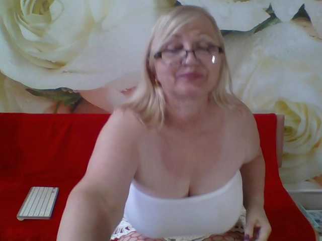 yakameliya live cam on BongaCams
