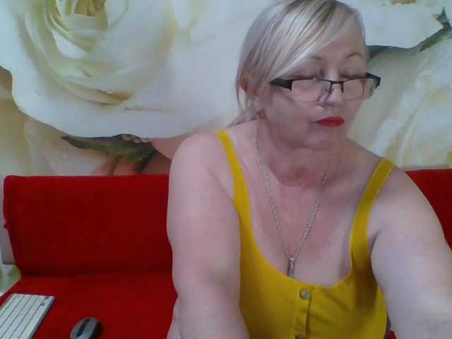 yakameliya live cam on BongaCams