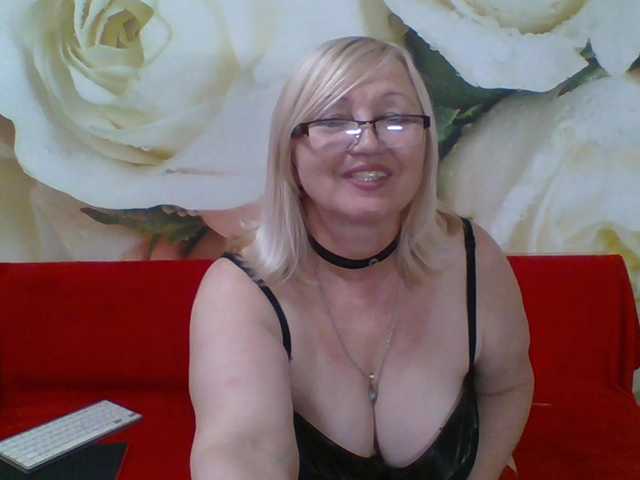 yakameliya live cam on BongaCams