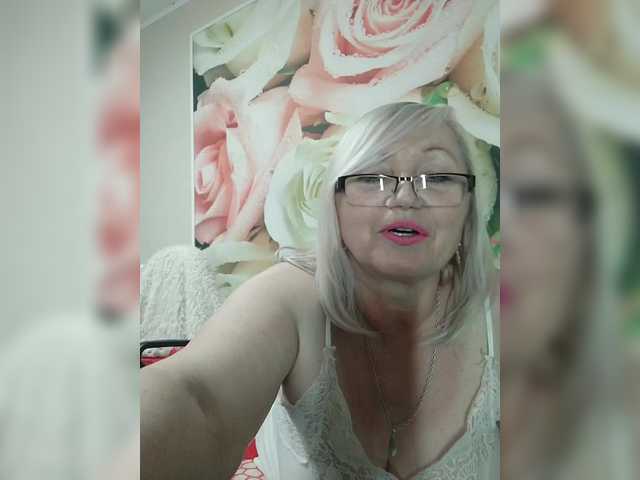 yakameliya live cam on BongaCams