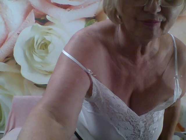 yakameliya live cam on BongaCams