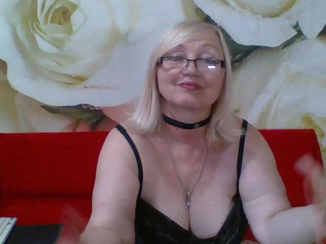 yakameliya live cam on BongaCams
