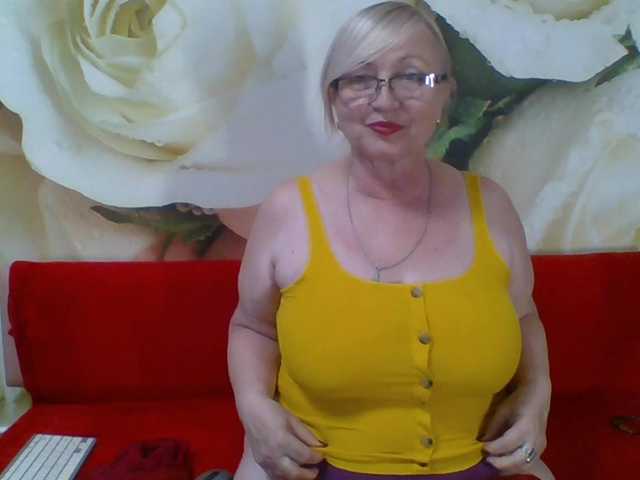 yakameliya live cam on BongaCams