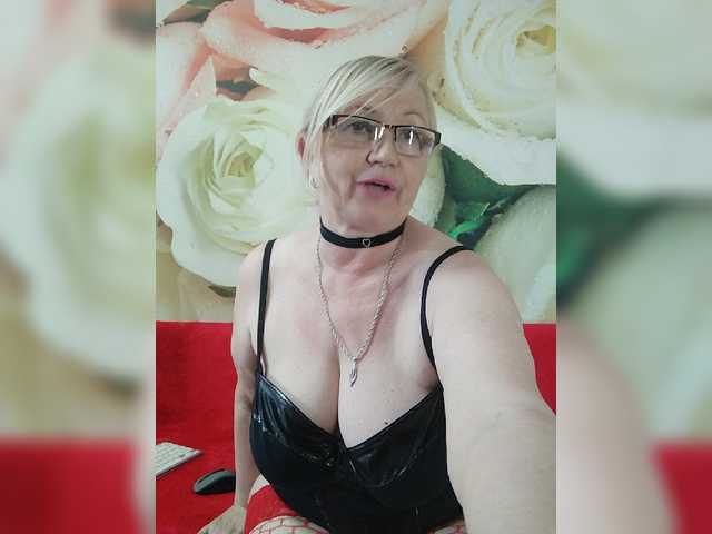yakameliya live cam on BongaCams