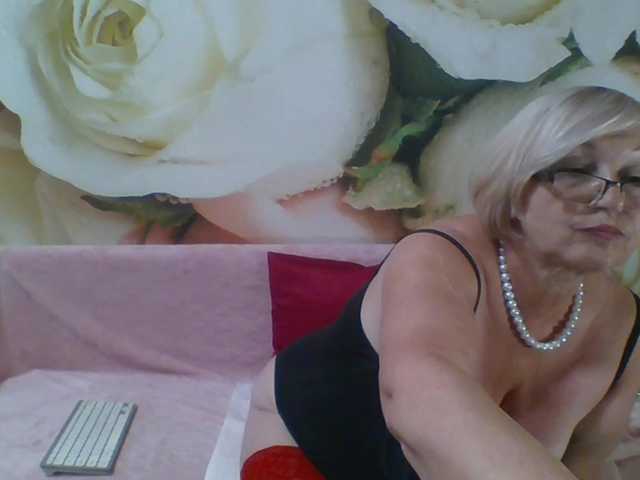 yakameliya live cam on BongaCams