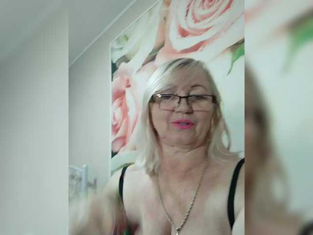 yakameliya live cam on BongaCams