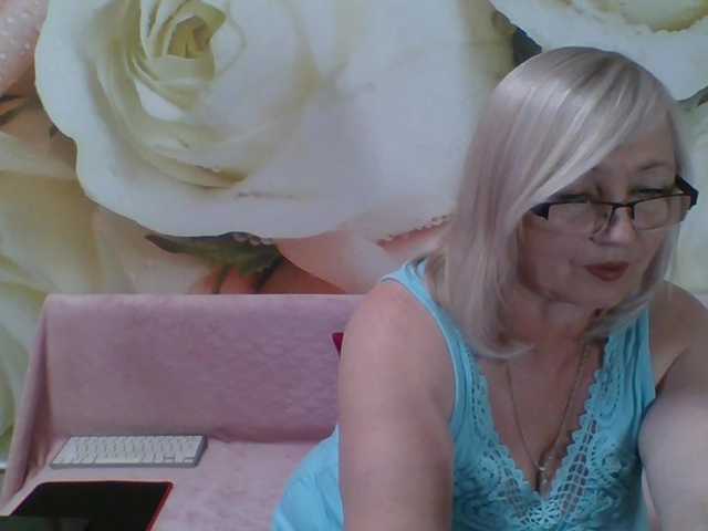 yakameliya live cam on BongaCams