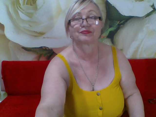 yakameliya live cam on BongaCams