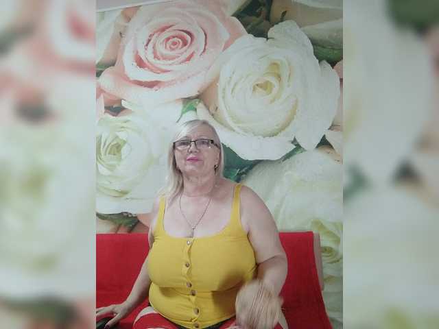 yakameliya live cam on BongaCams