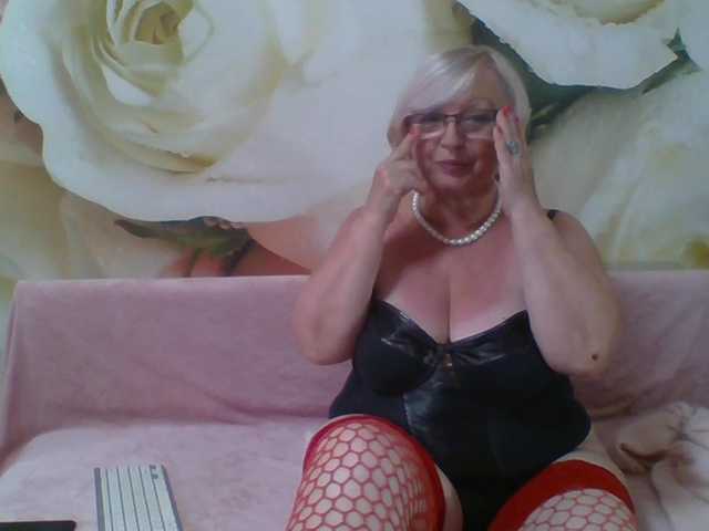 yakameliya live cam on BongaCams