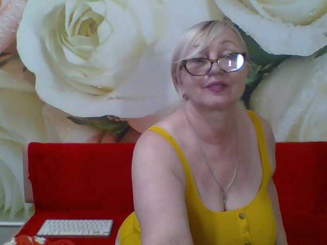 yakameliya live cam on BongaCams