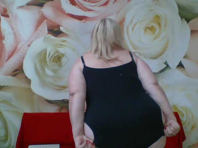 yakameliya live cam on BongaCams