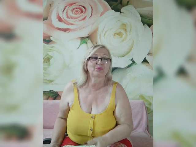 yakameliya live cam on BongaCams