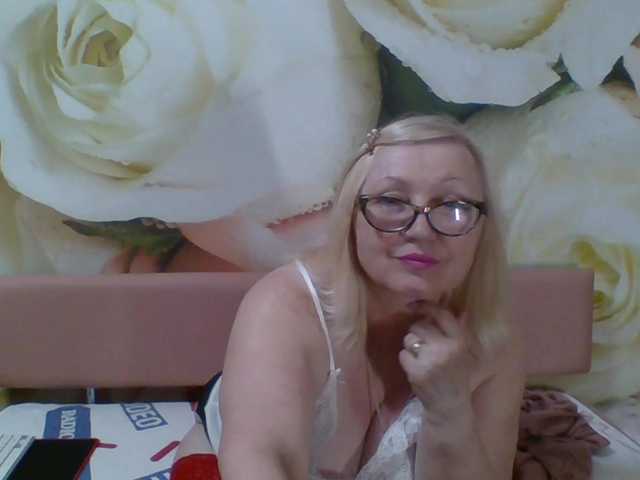 yakameliya live cam on BongaCams
