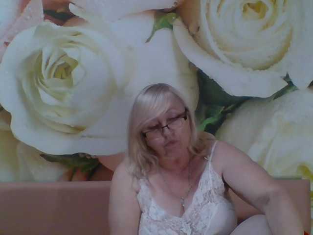 yakameliya live cam on BongaCams