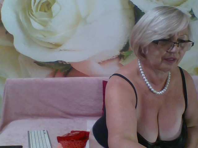yakameliya live cam on BongaCams