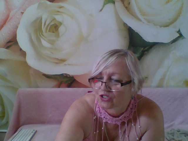 yakameliya live cam on BongaCams
