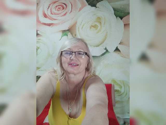 yakameliya live cam on BongaCams