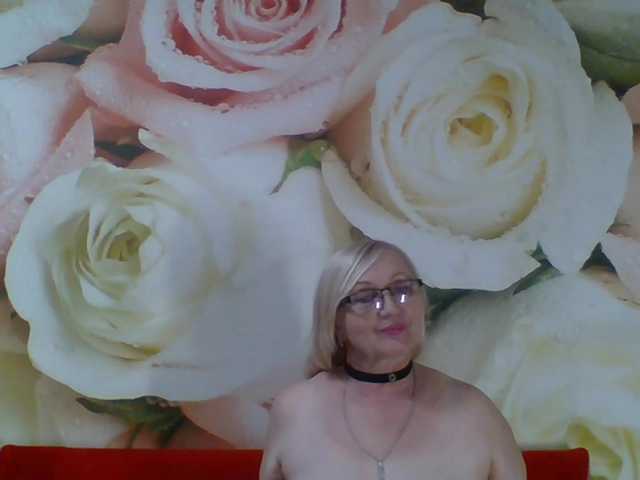 yakameliya live cam on BongaCams