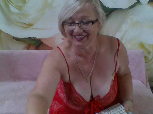 yakameliya live cam on BongaCams