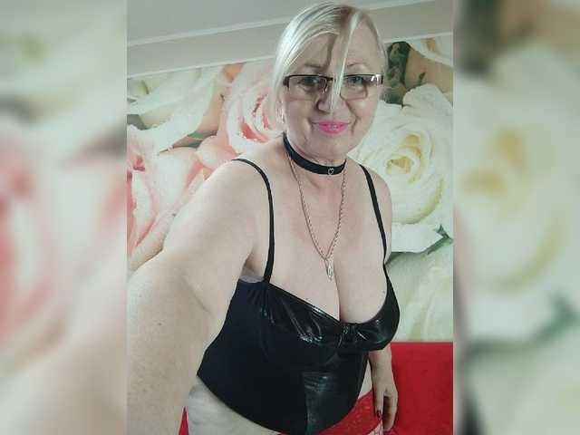 yakameliya live cam on BongaCams