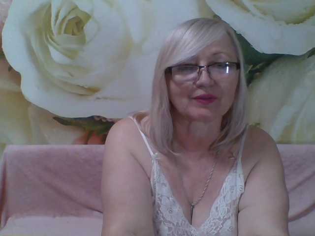 yakameliya live cam on BongaCams