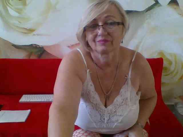 yakameliya live female cam on bongacams
