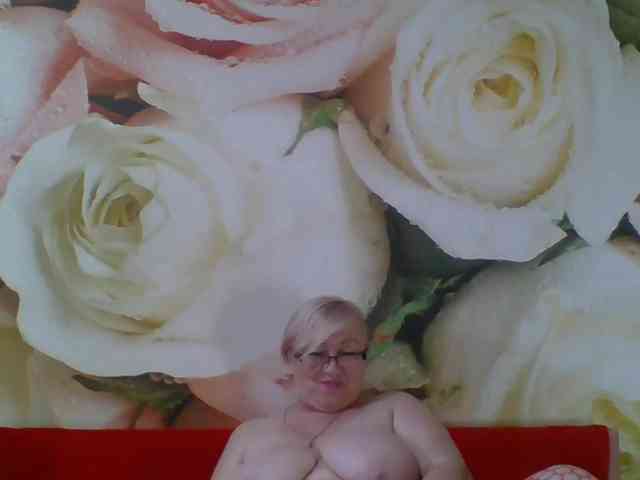 yakameliya live female cam on bongacams