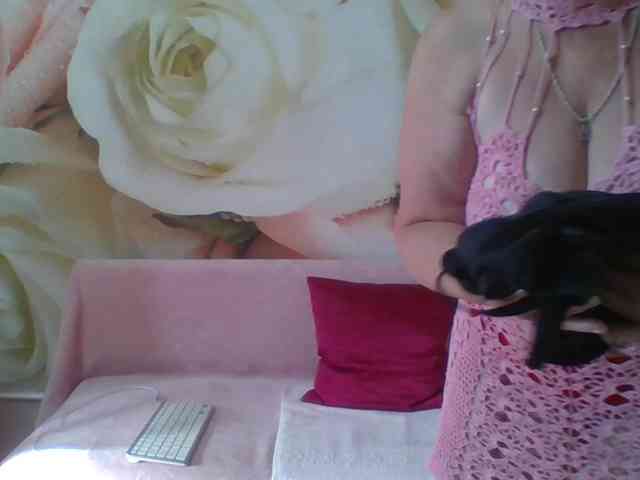 yakameliya live female cam on bongacams
