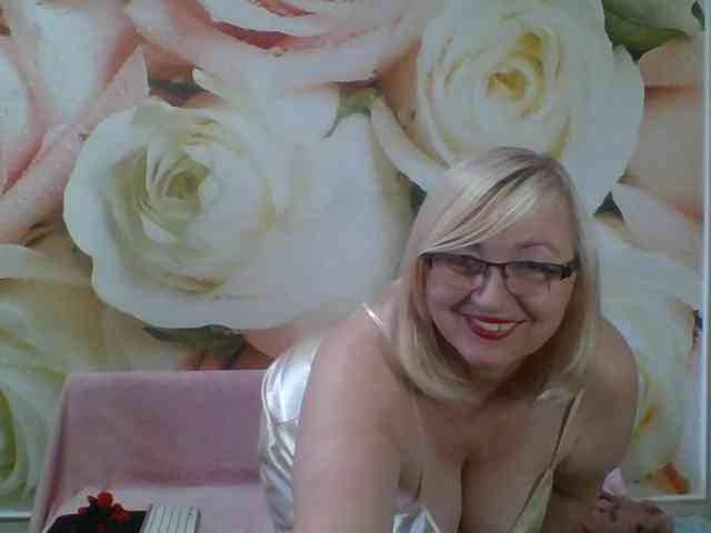 yakameliya Sex Cam Show