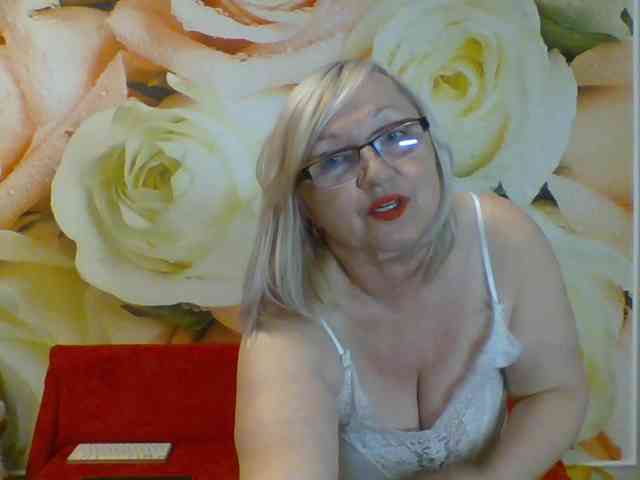 Ce modèle est en direct maintenant. yakameliya