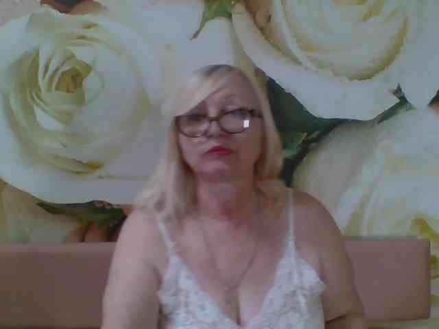 Beatris-k's cam show statistics and live stream
