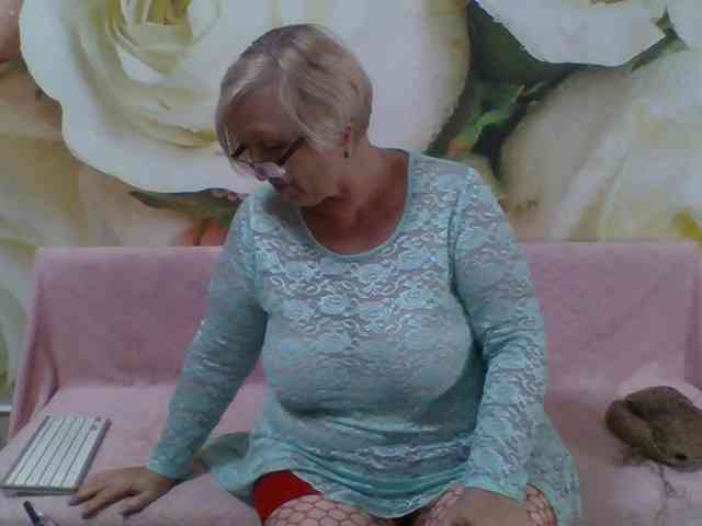 yakameliya live female cam on bongacams