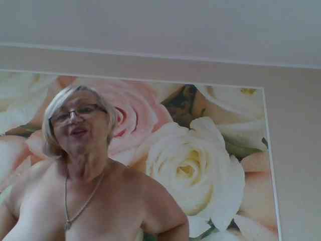 yakameliya live female cam on bongacams