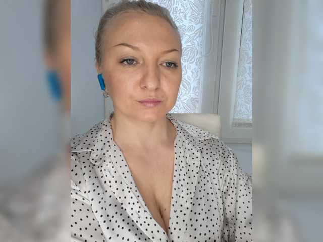 Andromache — live female cam