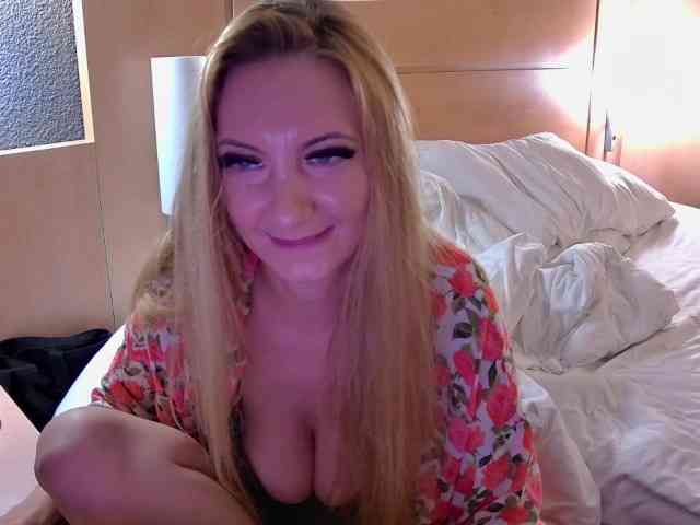 ChristinaHotX webcam