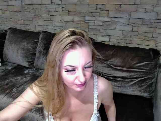 ChristinaHotX webcam