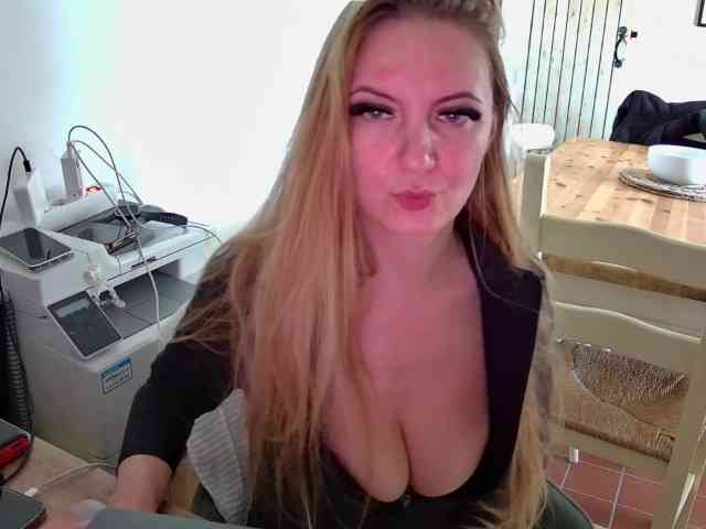 ChristinaHotX webcam