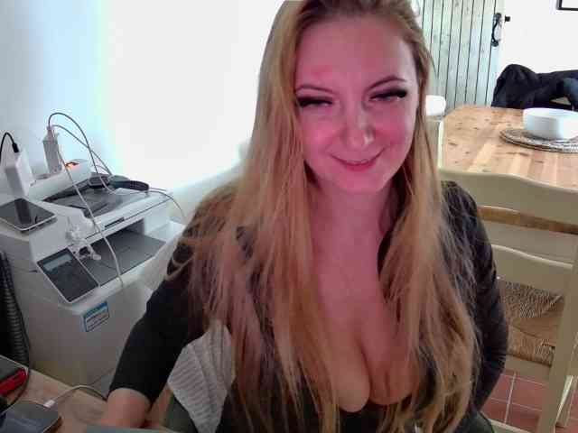 ChristinaHotX webcam