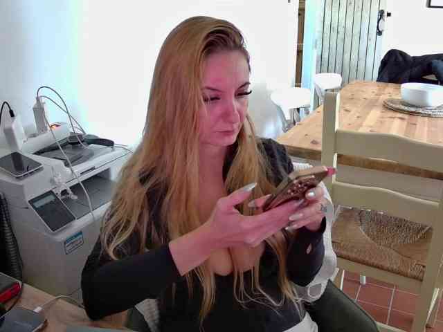 ChristinaHotX webcam