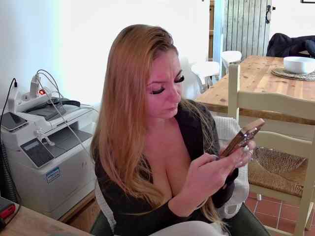 ChristinaHotX webcam