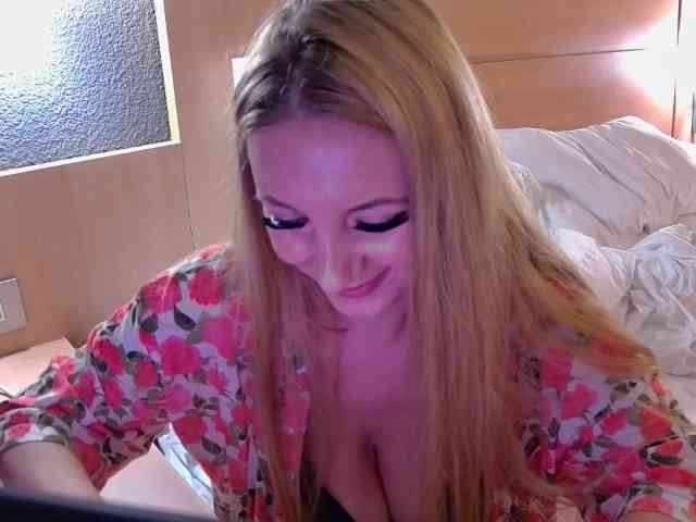 ChristinaHotX webcam