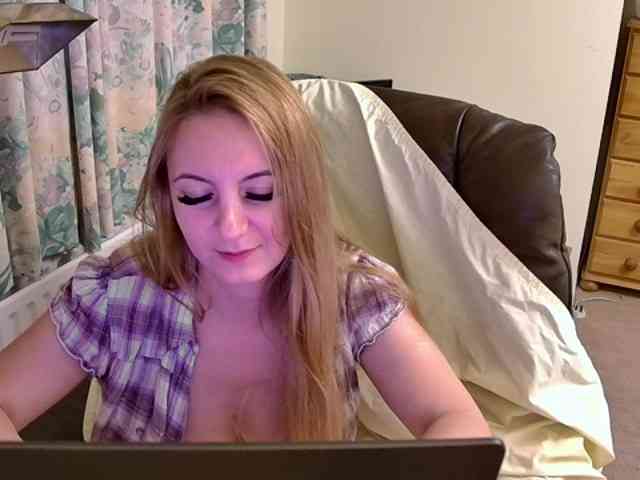 ChristinaHotX webcam