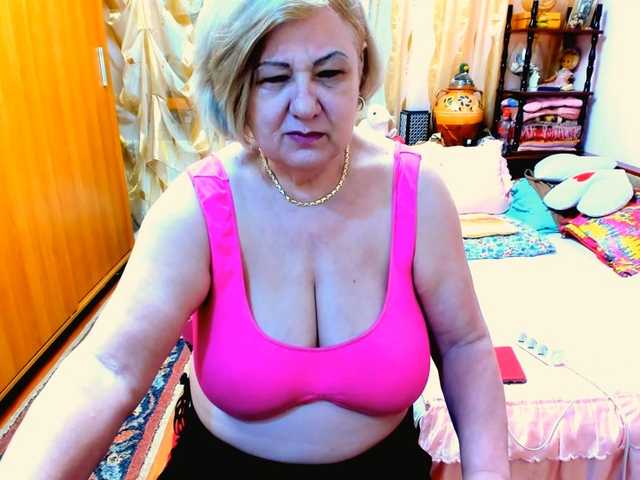 kony55c1a64fe live cam on BongaCams